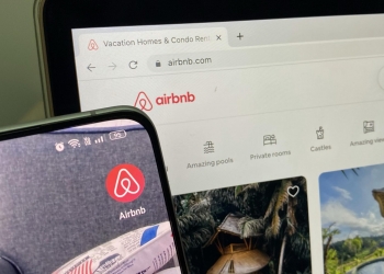 Airbnb akan perbaiki masalah paparan harga, tapi tidak sebaik Booking.com