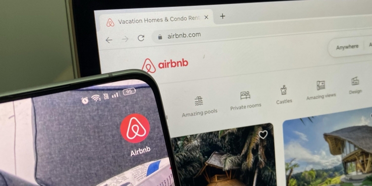 Airbnb akan perbaiki masalah paparan harga, tapi tidak sebaik Booking.com