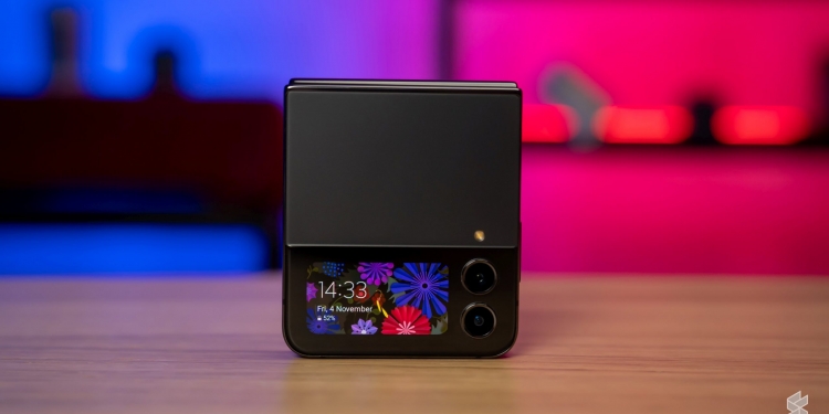 Anda boleh bergambar dalam sudut senget, serong, miring atau terbalik dengan telefon ini