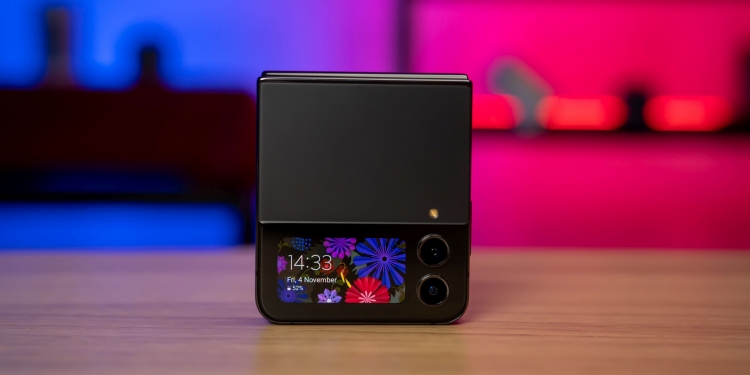 Ini rahsia bagaimana bateri Galaxy Z Flip4 boleh tahan siang ke malam