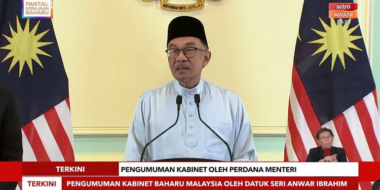 Anwar Ibrahim kecilkan kabinet, ada 28 Menteri dan 2 Timbalan PM dalam kerajaan perpaduan