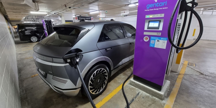 Mengecas EV di Malaysia: Manakah lebih murah, bayar ikut kWh ataupun masa?