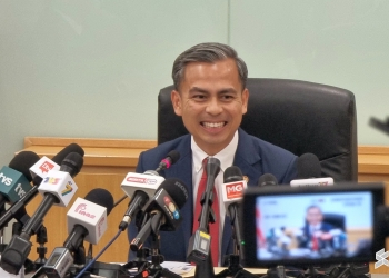 Fahmi Fadzil beri lampu hijau untuk DNB terus bangunkan 5G, tapi kajian semula tetap dibuat