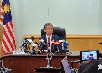 Fahmi Fadzil beri lampu hijau untuk DNB terus bangunkan 5G, tapi kajian semula tetap dibuat