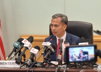 Fahmi Fadzil beri lampu hijau untuk DNB terus bangunkan 5G, tapi kajian semula tetap dibuat