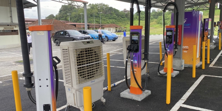 Bayar ikut penggunaan tenaga dan lesen akan diwajibkan di stesen pengecas EV