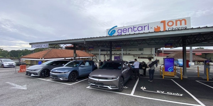 Bayar ikut penggunaan tenaga dan lesen akan diwajibkan di stesen pengecas EV