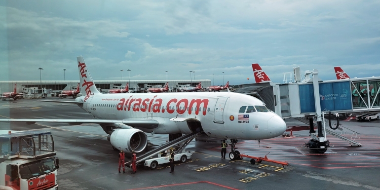 Penerbangan AirAsia anda diubah atau dijadual semula? Sebenarnya anda boleh tukarnya percuma