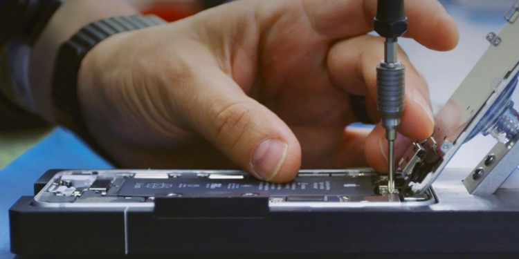 Peranti Apple bermasalah? Ini cara semak jika layak untuk dibaiki percuma