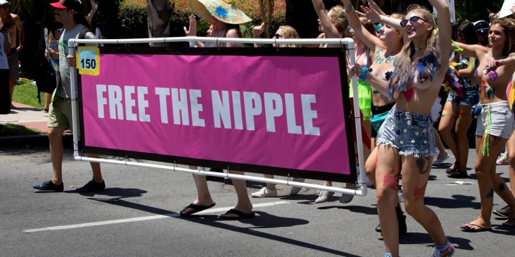 Facebook & Instagram akan benarkan 2 golongan ini siar gambar payudara