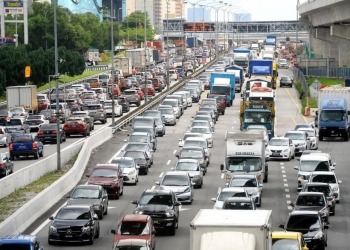 Pemandu kereta hilang 159 jam & rugi RM221 setahun akibat kesesakan trafik di Kuala Lumpur