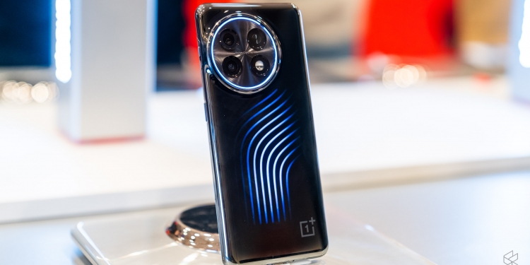 OnePlus 11 Concept ada pam cecair di dalam badannya