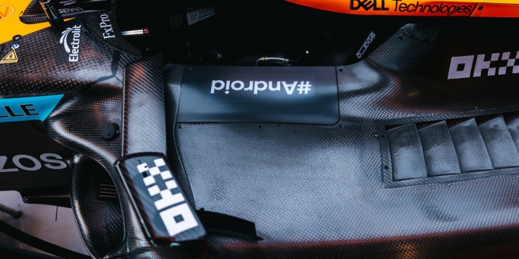 Pasukan F1 McLaren guna paparan digital untuk siar iklan di badan kereta
