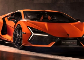 Lamborghini umum kereta hybrid pertama mereka, Revuelto