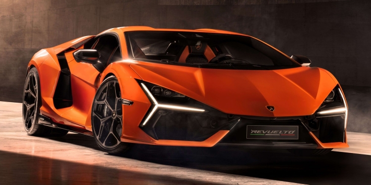 Lamborghini umum kereta hybrid pertama mereka, Revuelto