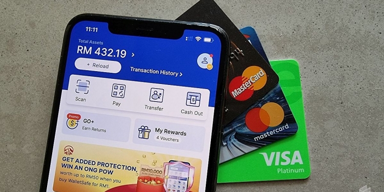 TNG eWallet bakal kenakan caj 1% untuk tambah nilai guna kad kredit yang melebihi had
