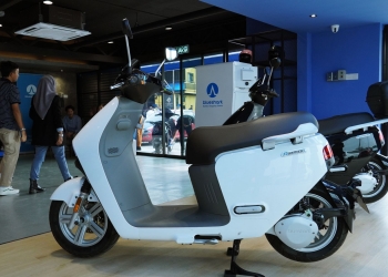 Blueshark R1 Malaysia: Skuter elektrik patuh JPJ, cukai jalan percuma ditawar bermula RM7,190