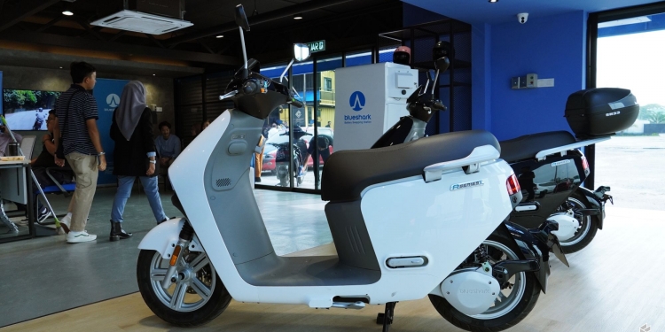 Blueshark R1 Malaysia: Skuter elektrik patuh JPJ, cukai jalan percuma ditawar bermula RM7,190