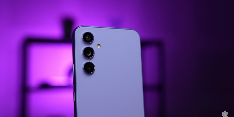 Samsung Galaxy A54 & Galaxy A34: Apa bezanya? Semua ini perlu anda tahu