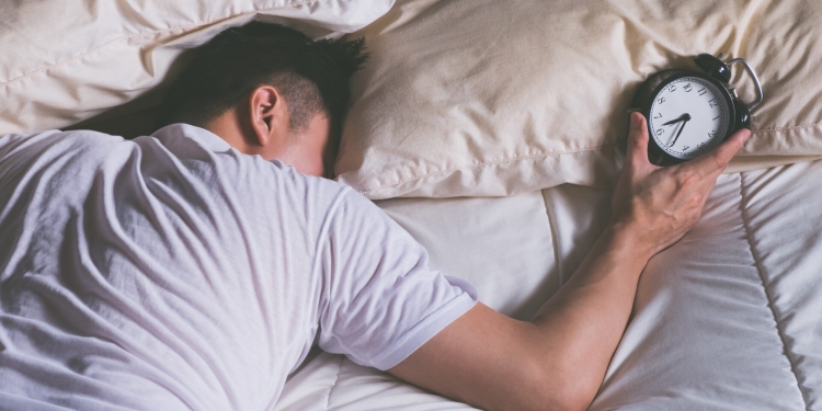 TIPS: 5 cara pasti bangun sahur guna gajet