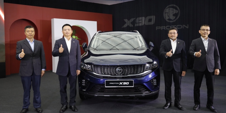 Proton X90 diperkenal sebagai kereta elektrik hibrid pertama, SUV terbesar Proton dengan 7 tempat duduk