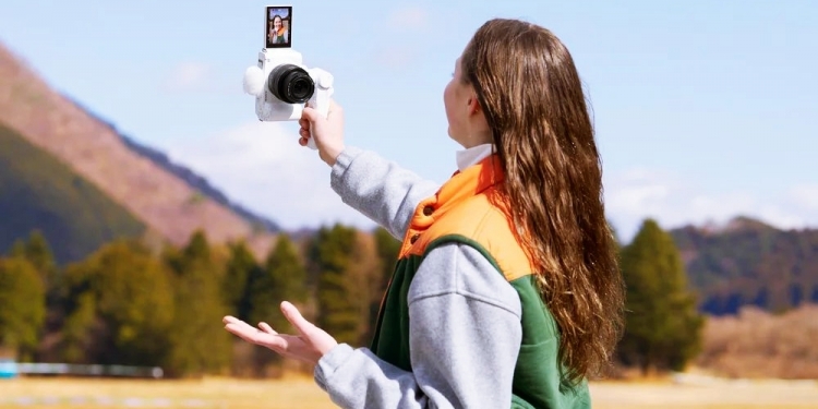 Kamera Sony ZV-E1 tawar ciri professional dalam badan kompak untuk vlogger, harga bermula RM10,499