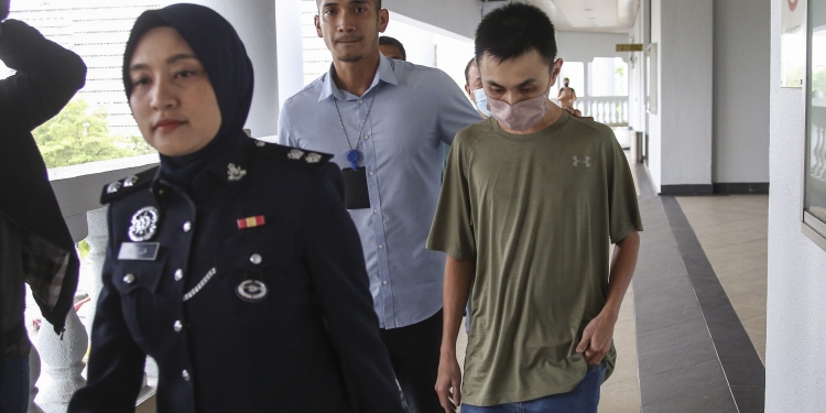 Dua individu didakwa di mahkamah kerana menjual kotak Android TV dengan pra kandungan Astro