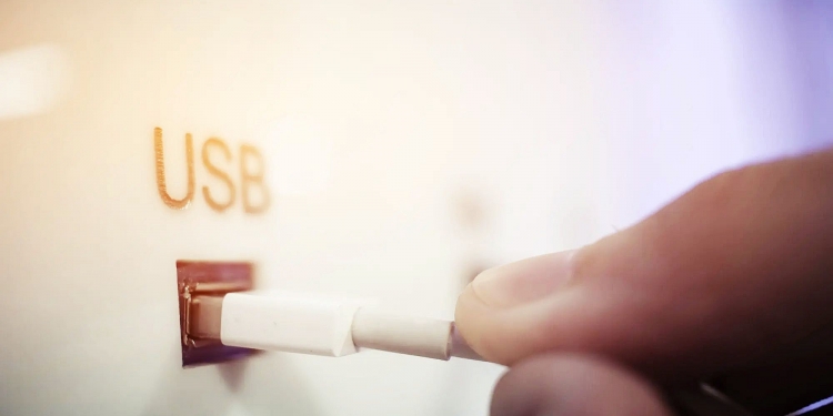 Berwaspadalah guna pengecas USB di lapangan terbang untuk elak risiko digodam