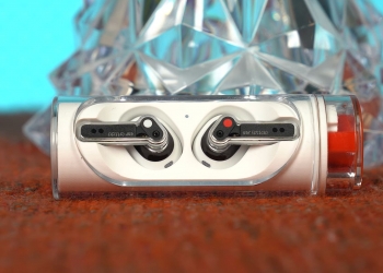 Nothing Ear (stick) ada diskaun RM100, terhad sehingga 30 April