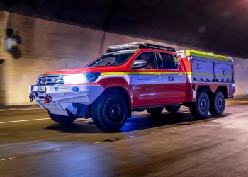 Hilux 6×6 ini dibangun khas untuk padam kebakaran kereta elektrik