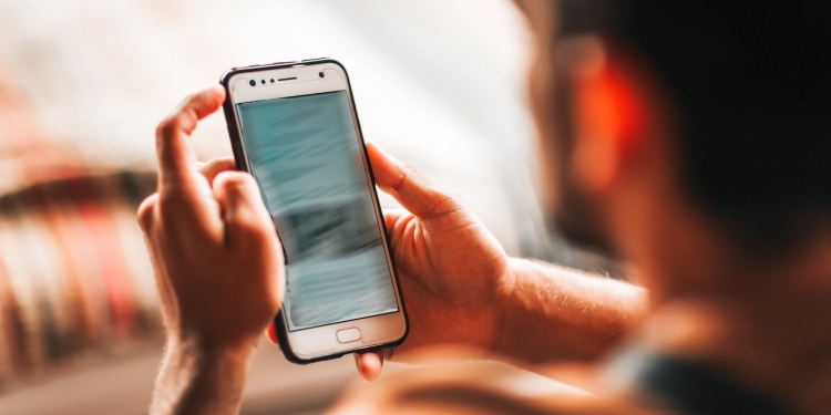 Simpan bahan lucah di telefon, pembantu kedai didenda RM5,000 atau 8 bulan penjara