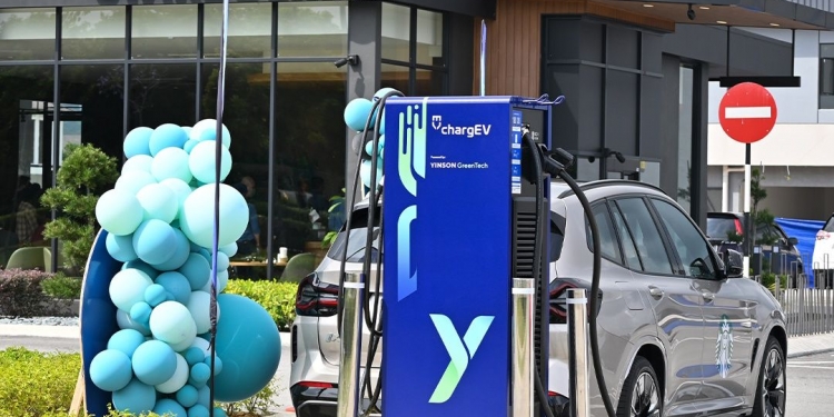 Stesen pengecas EV di Starbucks kini gunakan kadar pengiraan kWh