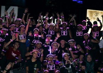 Yes 5G ajak orang ramai berlari dengan lampu neon untuk menerangi kawasan dengan liputan 5G