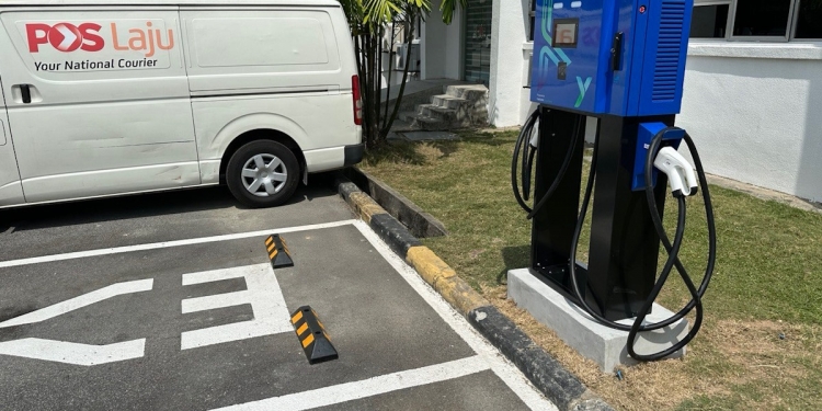 Selain pos barang, anda boleh cas EV di enam pejabat Pos Malaysia secara percuma bulan ini