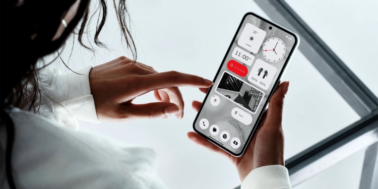 Nothing Phone (2) dipertingkat dengan prestasi flagship dan lebih tinggi kalis percikan air