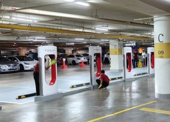 Tesla Supercharger dikesan sudah dipasang di Kuala Lumpur