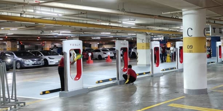 Tesla Supercharger dikesan sudah dipasang di Kuala Lumpur