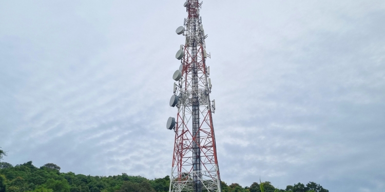Fahmi Fadzil: Kerajaan pasang Starlink pertama di UiTM Kuala Pilah sebagai penyelesaian internet sementara