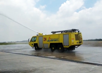 Kenapa kereta bomba berwarna kuning ada di lokasi pesawat terhempas?