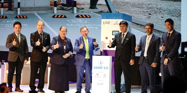 Gentari dan Sarawak Energy Berhad buka stesen cas EV awam pertama di Kuching, terpantas di Borneo