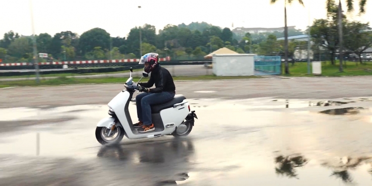 [Reviu] Blueshark R1: Skuter elektrik lincah di bandar, lemau di lebuh raya