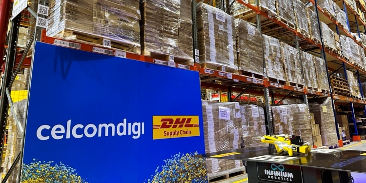 CelcomDigi dan DHL pamer gudang yang diperkasa robot berautonomi dan 5G pertama di Malaysia