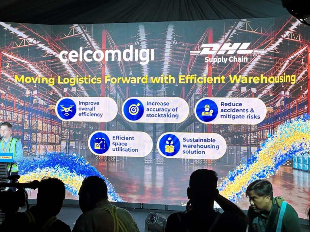 CelcomDigi dan DHL pamer gudang yang diperkasa robot berautonomi dan 5G  pertama di Malaysia - SoyaCincau.com