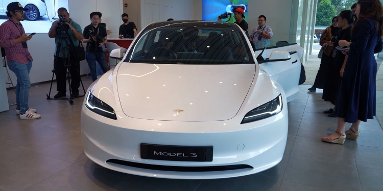 Kapal kargo membawa 1,200 Tesla Model 3 dijangka tiba di Malaysia minggu ini