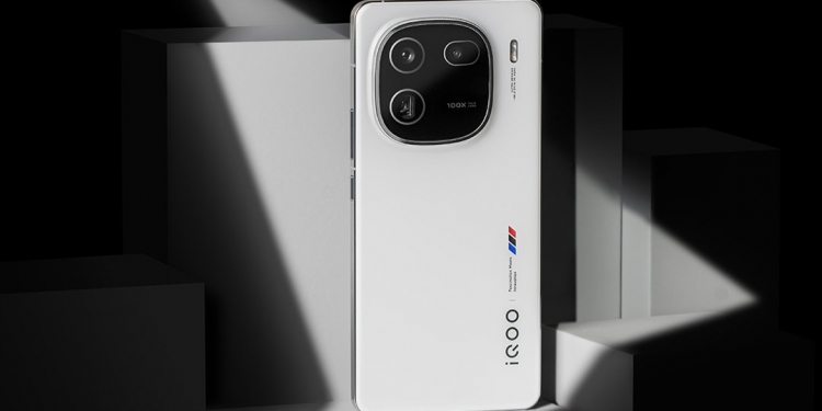 Telefon Snapdragon 8 Gen 3 pertama dilancar di Malaysia adalah iQoo 12?