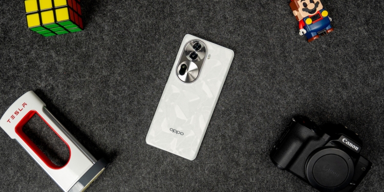 Oppo Reno 11 Pro: Kuasa Dimensity 8200, kamera selfie autofokus dan pengecasan 80W