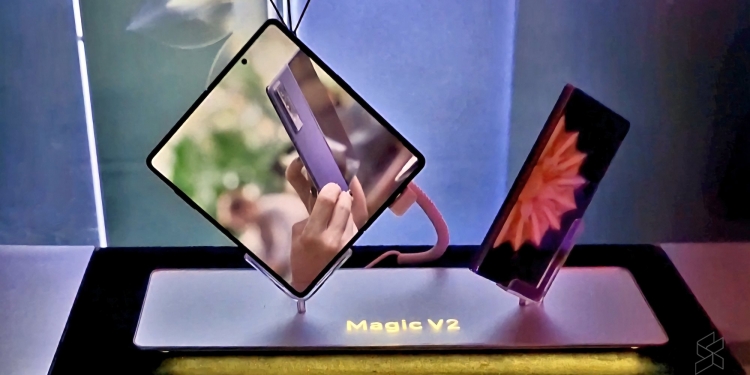 Honor Magic V2 dilancar di Malaysia dengan jaminan penggantian skrin percuma