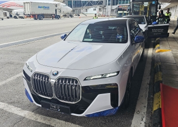 Malaysia Airlines guna EV BMW i7 untuk hantar penumpang istimewa ke terminal penerbangan