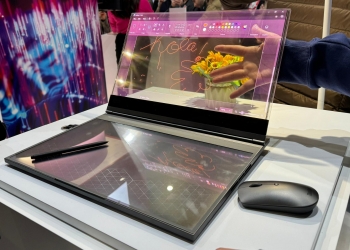 [MWC 2024] Skrin lutsinar laptop Lenovo ThinkBook Transparent Display tarik ramai pengunjung