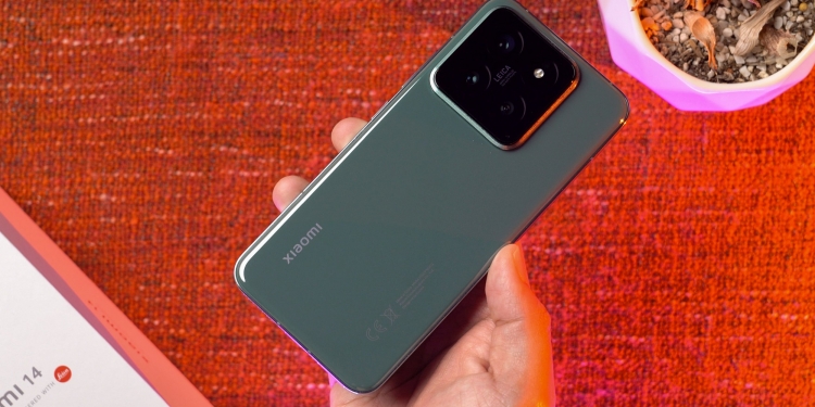 Xiaomi 14 Malaysia: telefon flagship kompak gempak, ada percuma jam pintar